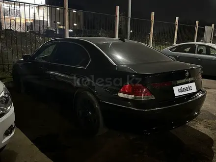 BMW 745 2002 года за 1 500 000 тг. в Алматы – фото 2