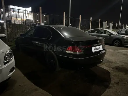 BMW 745 2002 года за 1 500 000 тг. в Алматы – фото 3