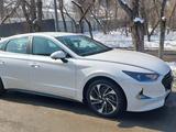 Hyundai Sonata 2022 года за 11 900 000 тг. в Алматы