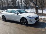 Hyundai Sonata 2022 годаүшін11 900 000 тг. в Алматы – фото 4