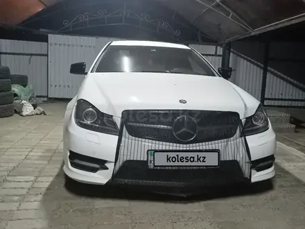 Mercedes-Benz C 180 2012 года за 5 500 000 тг. в Уральск – фото 2