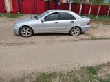 Mercedes-Benz C 180 2002 годаүшін1 900 000 тг. в Актобе – фото 2