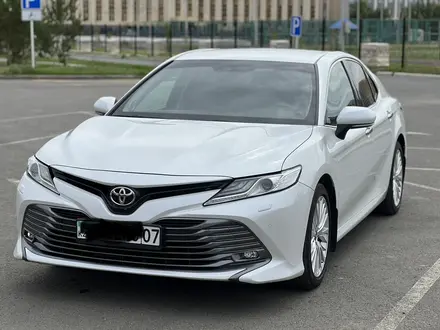 Toyota Camry 2018 года за 14 500 000 тг. в Уральск