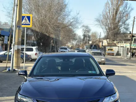 Toyota Camry 2020 года за 13 000 000 тг. в Алматы