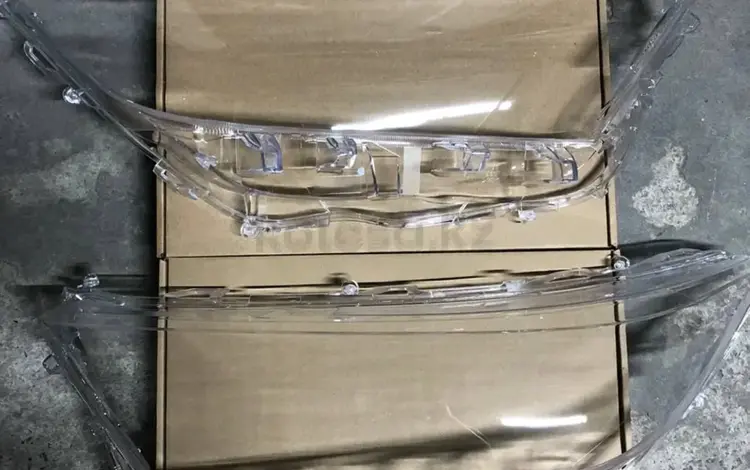 Стекло фары Toyota RAV 4 2020 за 9 000 тг. в Алматы