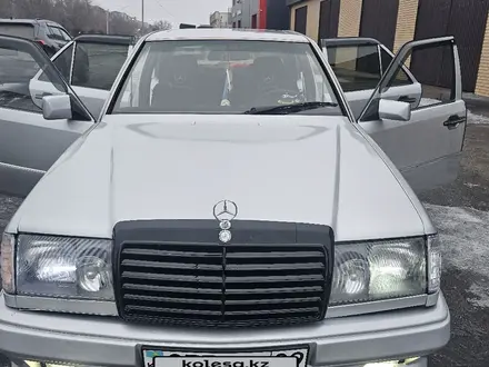 Mercedes-Benz E 220 1992 года за 2 000 000 тг. в Сатпаев – фото 2