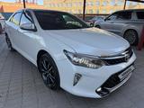 Toyota Camry 2017 года за 14 000 000 тг. в Актобе – фото 2