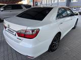 Toyota Camry 2017 года за 14 000 000 тг. в Актобе – фото 4