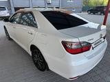 Toyota Camry 2017 года за 14 000 000 тг. в Актобе – фото 5