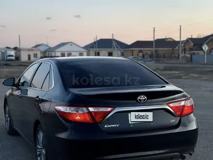 Toyota Camry 2015 года за 6 500 000 тг. в Атырау – фото 6