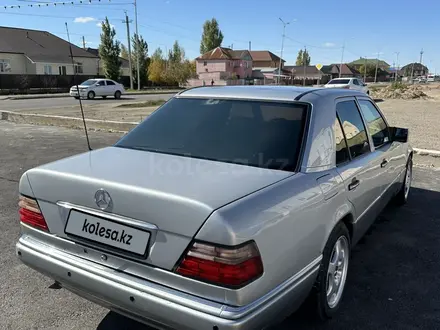 Mercedes-Benz E 280 1993 года за 2 500 000 тг. в Астана – фото 4