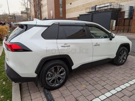 Toyota RAV4 2022 года за 17 800 000 тг. в Алматы – фото 6