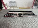 Решетка радиатора Toyota 4Runner 2003-2006 за 32 000 тг. в Астана