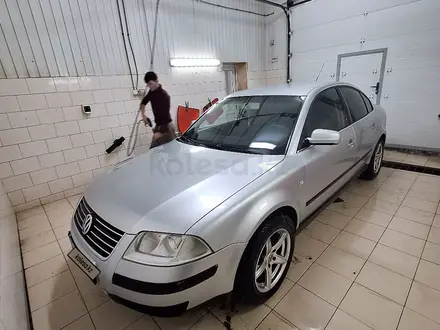 Volkswagen Passat 2002 года за 2 500 000 тг. в Уральск – фото 2