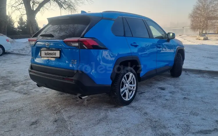 Toyota RAV4 2020 годаfor13 500 000 тг. в Астана