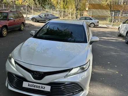 Toyota Camry 2019 года за 15 000 000 тг. в Алматы