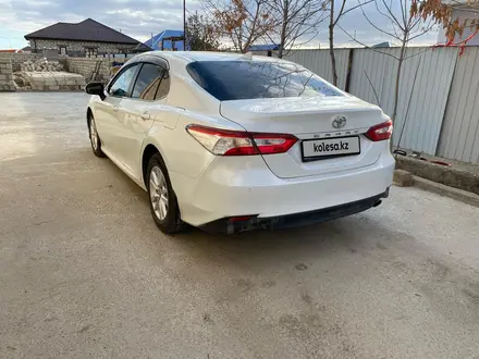 Toyota Camry 2020 года за 15 000 000 тг. в Атырау – фото 4