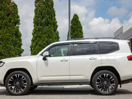Toyota Land Cruiser 2022 года за 42 000 000 тг. в Алматы – фото 4