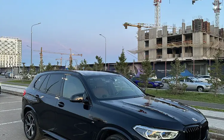 BMW X5 2021 года за 43 000 000 тг. в Астана