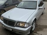 Mercedes-Benz C 240 1998 года за 3 400 000 тг. в Астана – фото 2