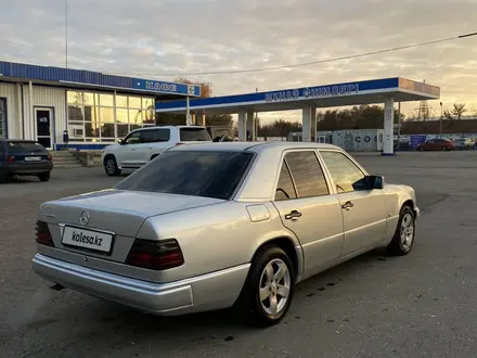 Mercedes-Benz E 200 1994 года за 2 970 000 тг. в Костанай – фото 11