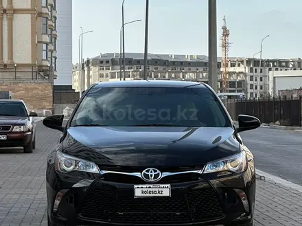 Toyota Camry 2017 года за 6 600 000 тг. в Актау – фото 2
