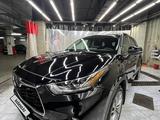 Toyota Highlander 2021 года за 26 000 000 тг. в Семей