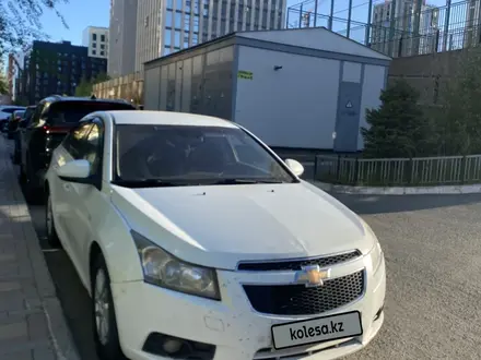 Chevrolet Cruze 2012 года за 2 100 000 тг. в Астана – фото 2
