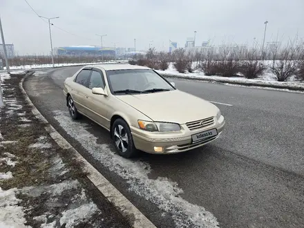 Toyota Camry 1998 года за 3 700 000 тг. в Алматы – фото 2