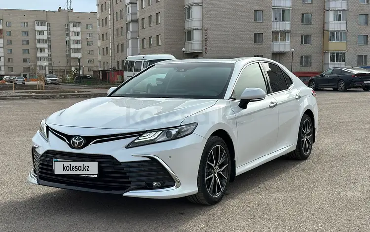 Toyota Camry 2022 года за 13 000 000 тг. в Астана