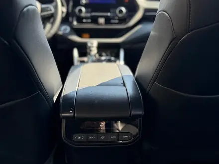Toyota Highlander 2023 года за 24 000 000 тг. в Уральск – фото 2