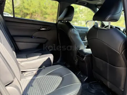 Toyota Highlander 2023 года за 24 000 000 тг. в Уральск – фото 12