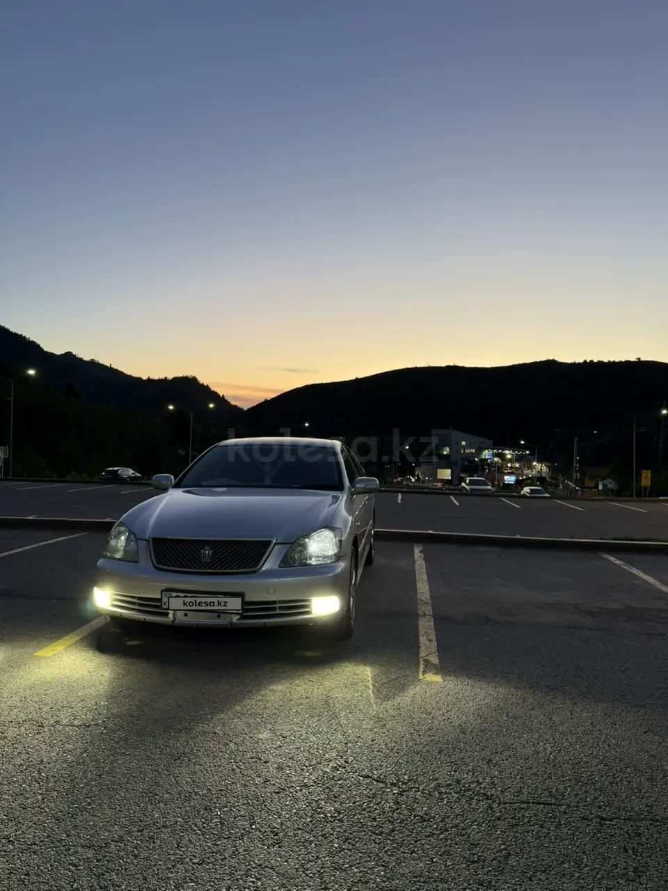 Toyota Crown, 2004