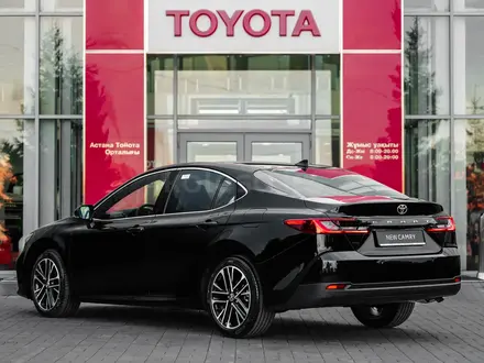 Toyota Camry Luxe 2025 года за 23 190 000 тг. в Астана – фото 3