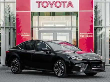 Toyota Camry Luxe 2025 года за 23 190 000 тг. в Астана