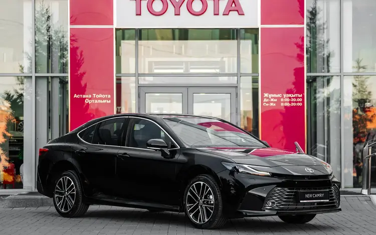 Toyota Camry Luxe 2025 года за 23 190 000 тг. в Астана