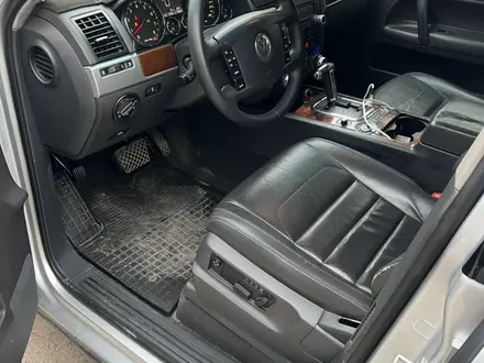 Volkswagen Touareg 2007 года за 5 300 000 тг. в Алматы – фото 12