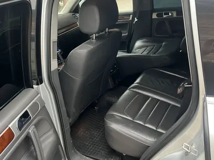 Volkswagen Touareg 2007 года за 5 300 000 тг. в Алматы – фото 11