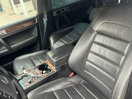 Volkswagen Touareg 2007 года за 5 300 000 тг. в Алматы – фото 13