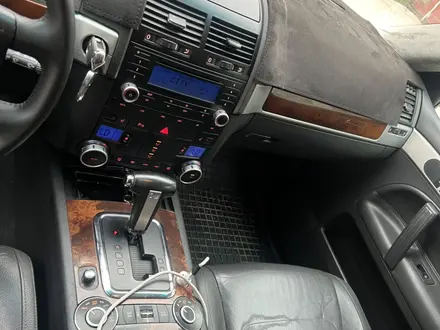 Volkswagen Touareg 2007 года за 5 300 000 тг. в Алматы – фото 14
