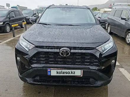 Toyota RAV4 2020 года за 12 800 000 тг. в Актобе