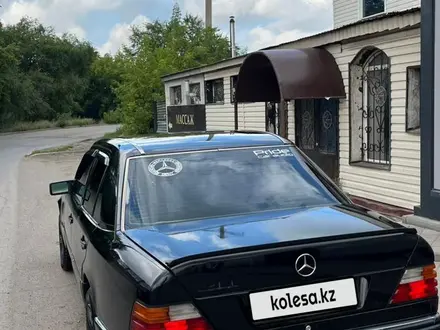 Mercedes-Benz E 220 1993 года за 2 500 000 тг. в Караганда – фото 3