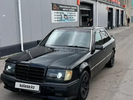 Mercedes-Benz E 220 1993 года за 2 500 000 тг. в Караганда