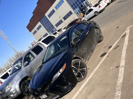 Toyota Camry 2019 года за 8 900 000 тг. в Атырау – фото 2