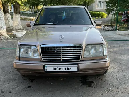 Mercedes-Benz E 220 1994 года за 2 000 000 тг. в Кызылорда