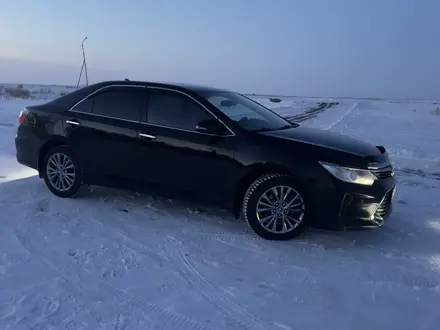 Toyota Camry 2015 года за 11 900 000 тг. в Зайсан – фото 4