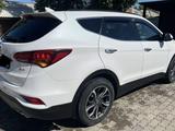 Hyundai Santa Fe 2017 годаүшін9 200 000 тг. в Семей – фото 2