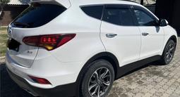 Hyundai Santa Fe 2017 годаүшін9 200 000 тг. в Семей – фото 2