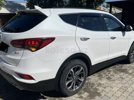 Hyundai Santa Fe 2017 года за 9 200 000 тг. в Семей – фото 2