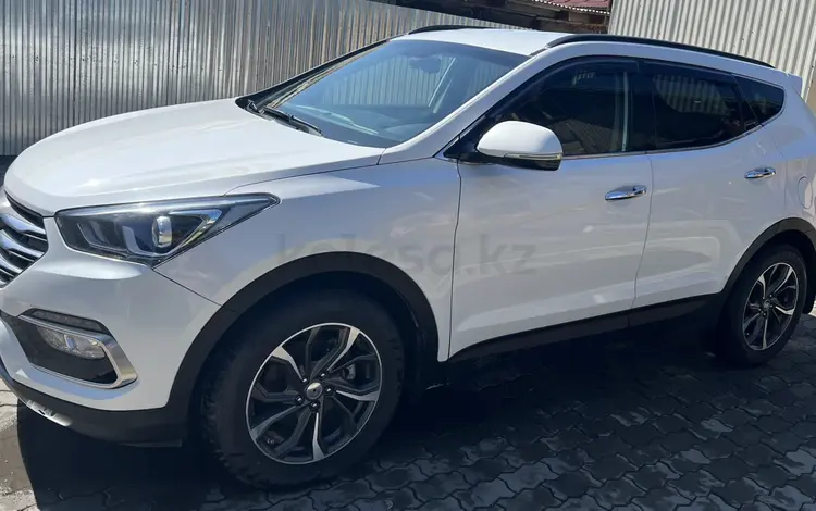 Hyundai Santa Fe 2017 годаүшін9 200 000 тг. в Семей